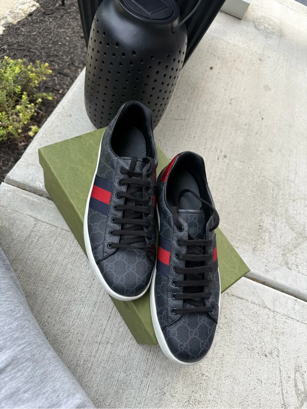 Gucci Black GG Canvas Low-Top Sneakers with Red and Blue Stripe